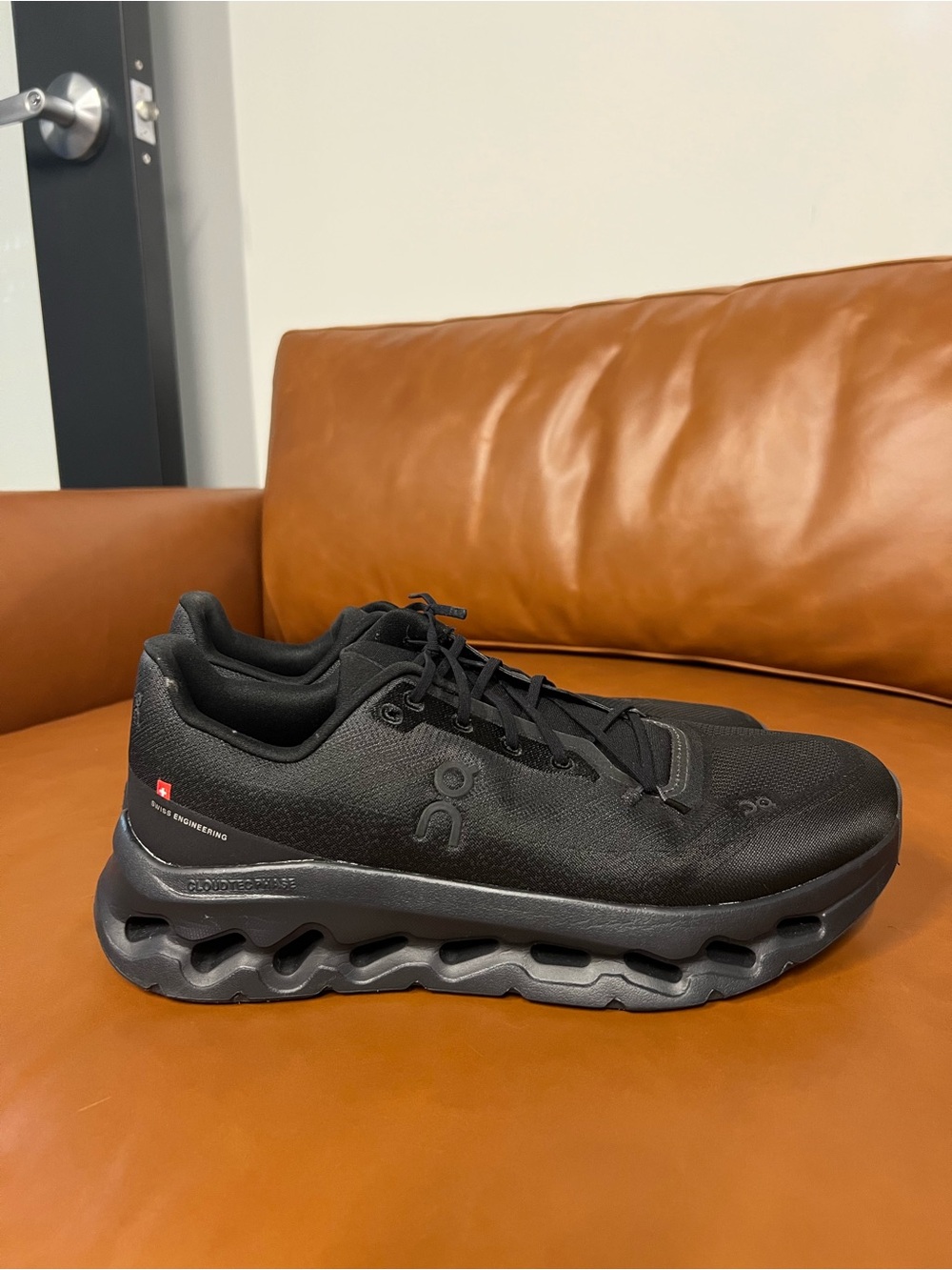 On Running MENS CLOUDTILT ECLIPSE BLACK 11.5